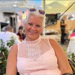 Meet your Posher, Julia